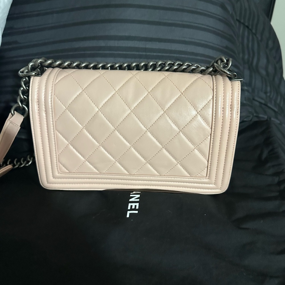 Grained Calfskin Quilted Small Boy Flapped Dusty Pink Chanel. - Picture 6 of 13